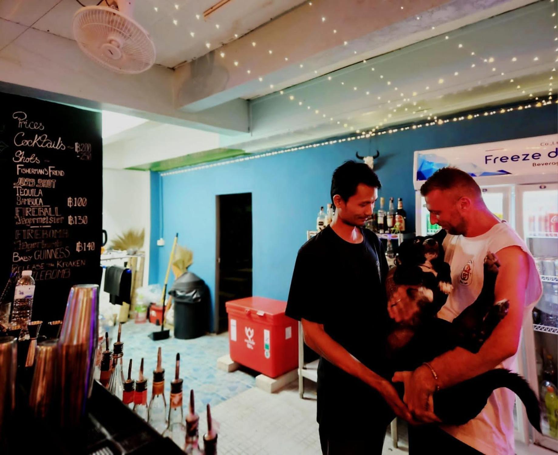 Tiki Tribe Bar & Hostel เกาะเต่า ภายนอก รูปภาพ