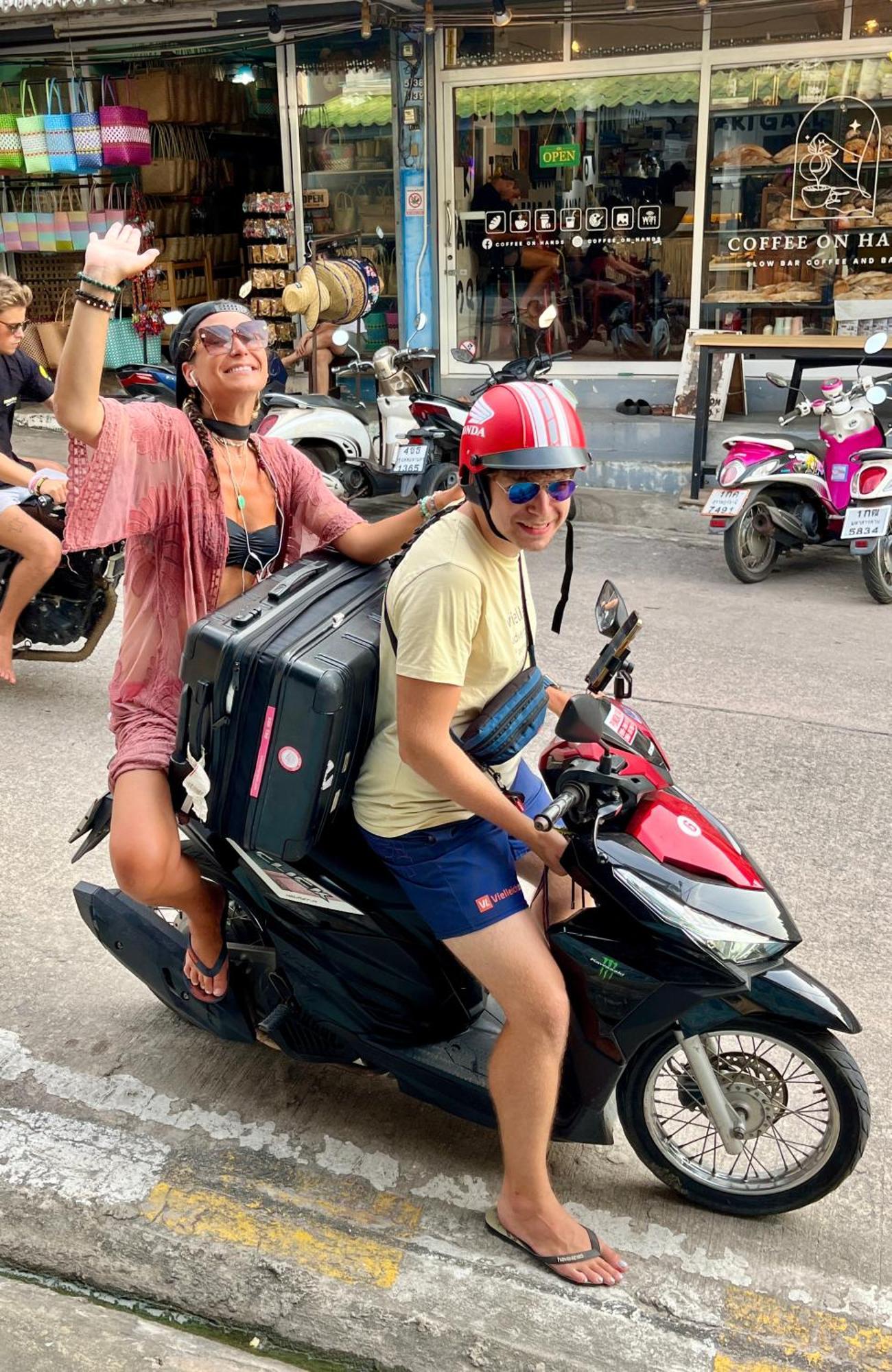 Tiki Tribe Bar & Hostel เกาะเต่า ภายนอก รูปภาพ