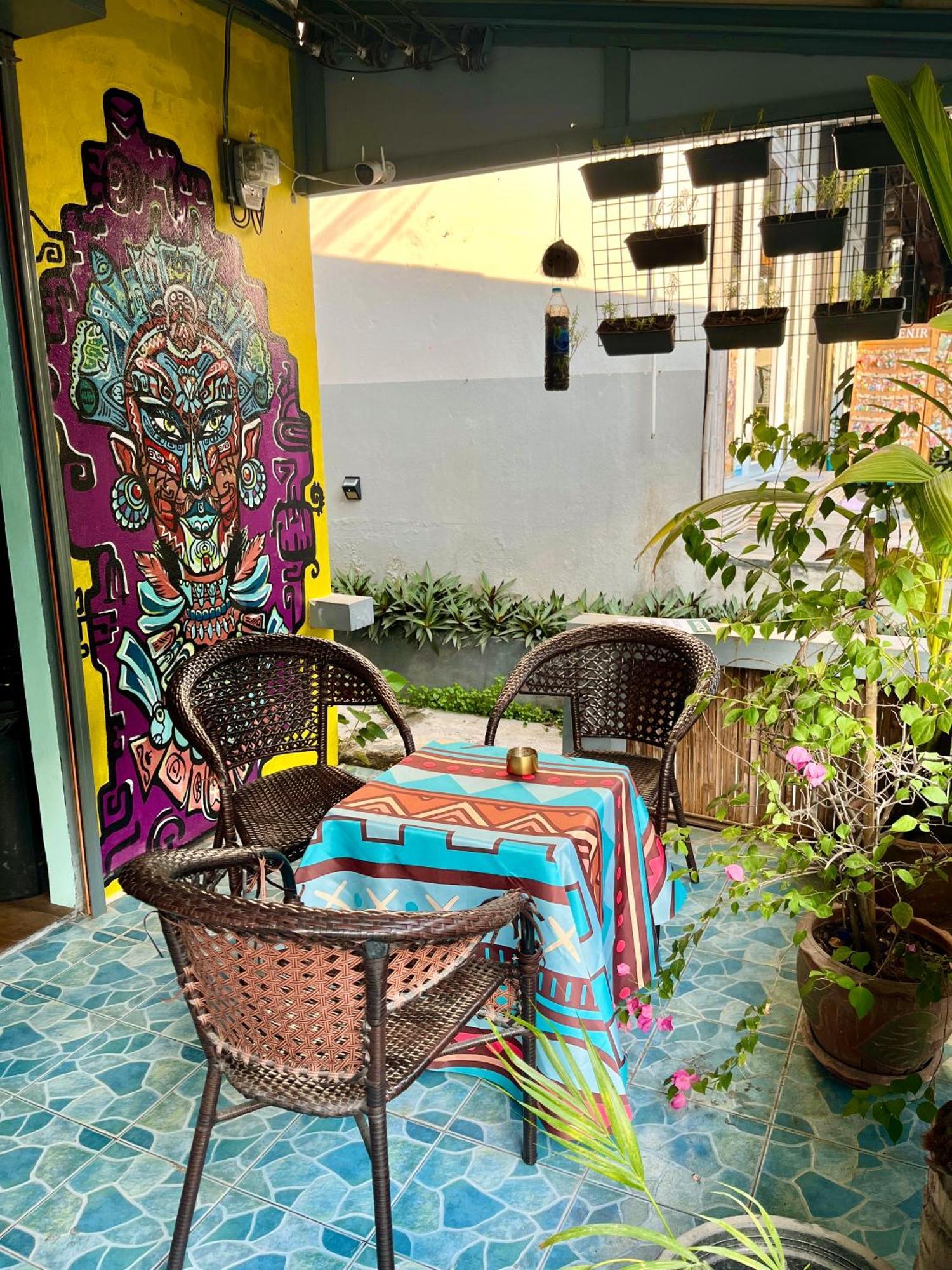 Tiki Tribe Bar & Hostel เกาะเต่า ภายนอก รูปภาพ
