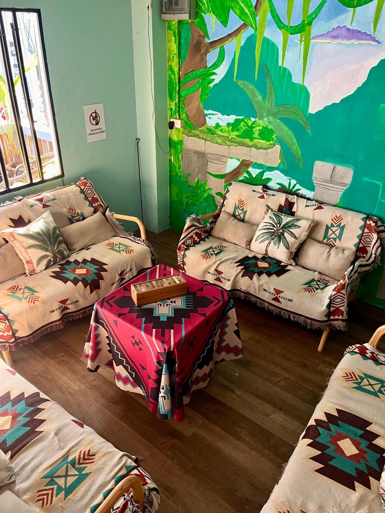 Tiki Tribe Bar & Hostel เกาะเต่า ภายนอก รูปภาพ