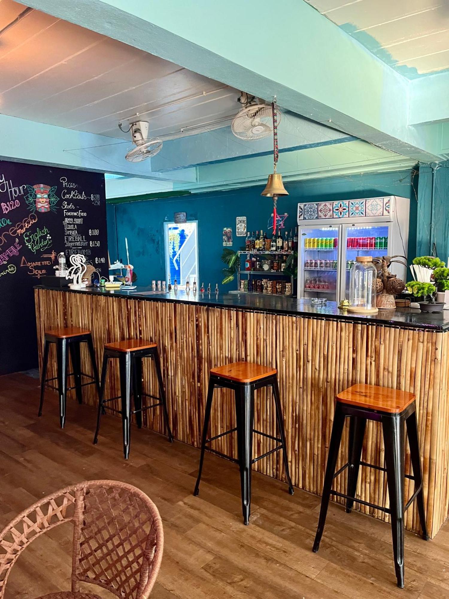Tiki Tribe Bar & Hostel เกาะเต่า ภายนอก รูปภาพ
