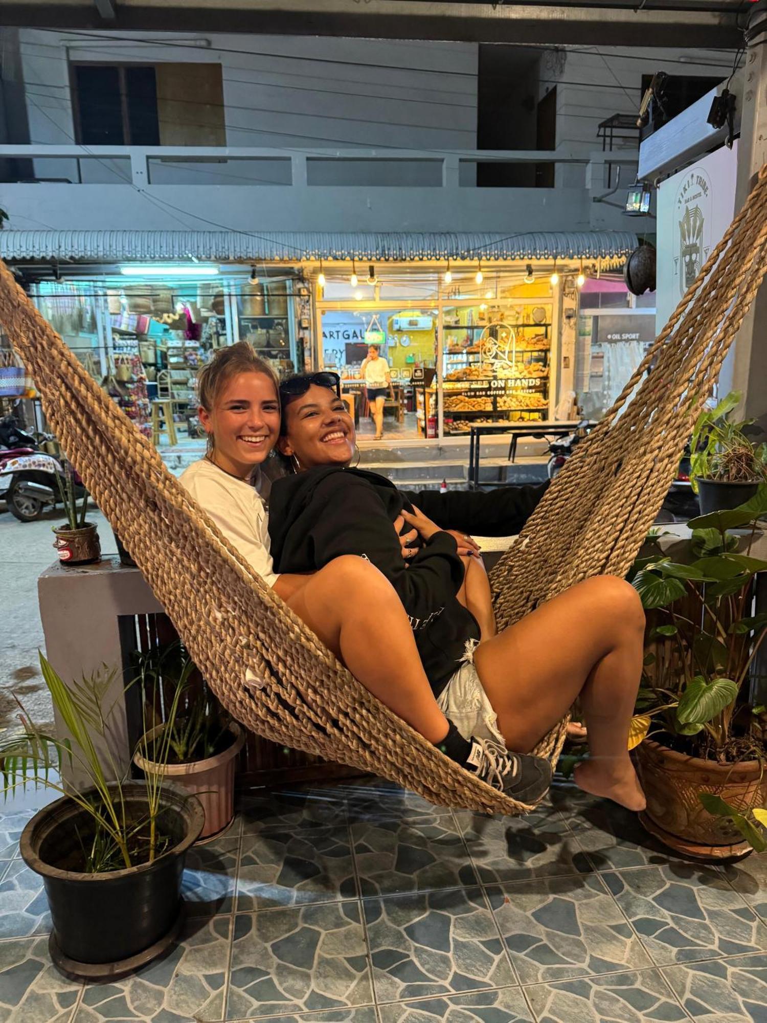 Tiki Tribe Bar & Hostel เกาะเต่า ภายนอก รูปภาพ
